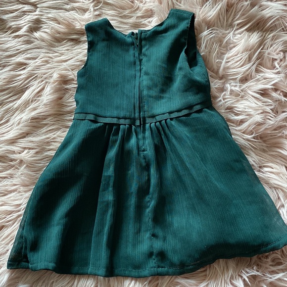 Beautiful Green Dress - Picture 4 of 4